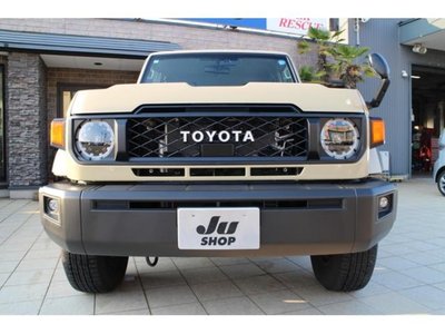 2025 Toyota LAND CRUISER 70 — фото 2
