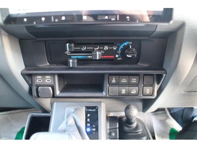 2025 Toyota LAND CRUISER 70 — миниатюра 24