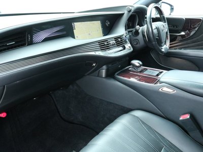LEXUS LS - 7