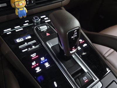صورة 9 لـ 2022 Porsche CAYENNE