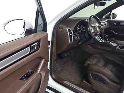 صورة 10 لـ 2022 Porsche CAYENNE