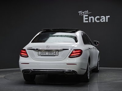 MERCEDES-BENZ E-CLASS - 4