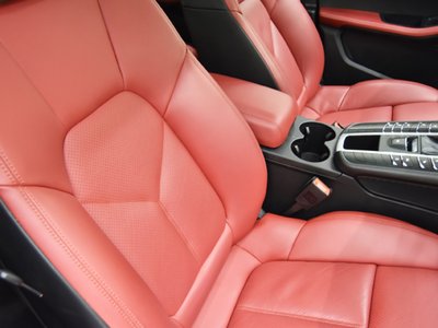 PORSCHE MACAN - 10