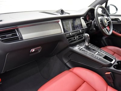 PORSCHE MACAN - 8