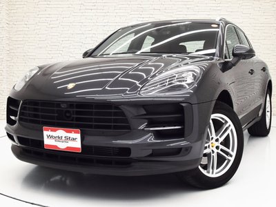PORSCHE MACAN - 1