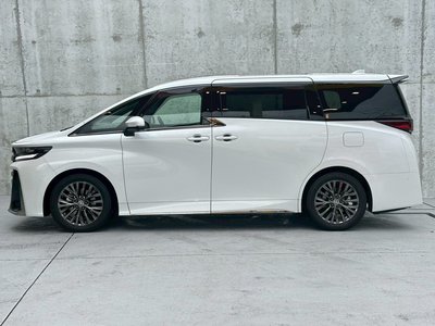 2025 Toyota VELLFIRE photo 6