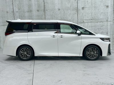2025 Toyota VELLFIRE photo 5