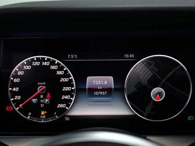 MERCEDES-BENZ E-CLASS - 8