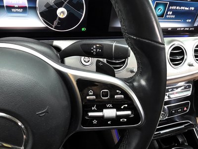 MERCEDES-BENZ E-CLASS - 9