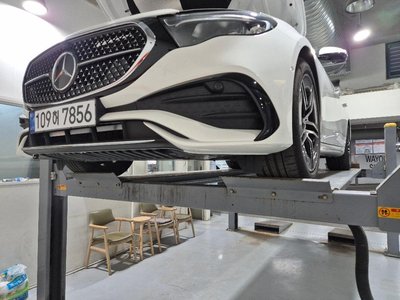 MERCEDES-BENZ E-CLASS - 1