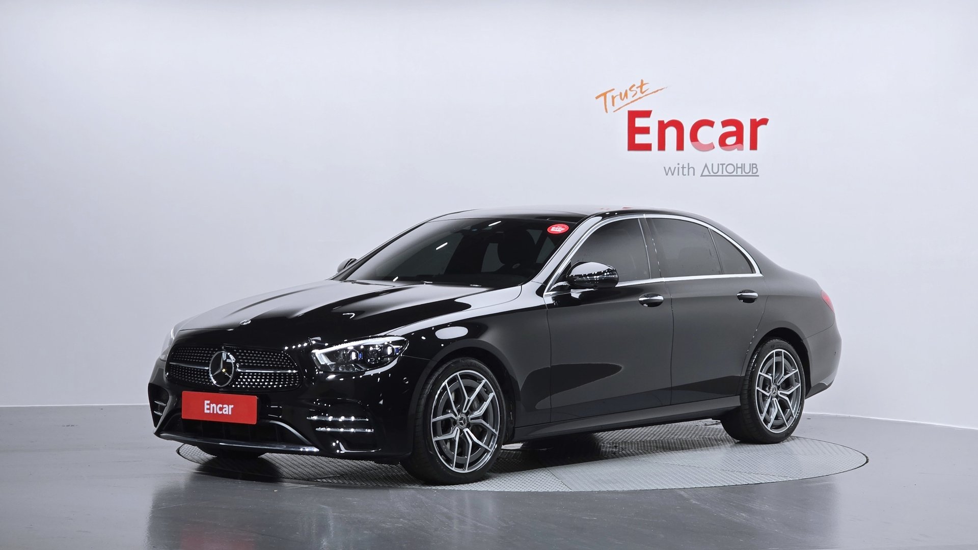 MERCEDES-BENZ E-CLASS - View 1