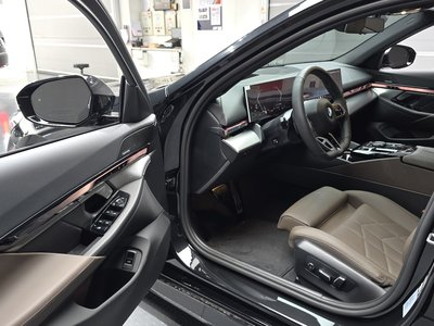 2025 BMW 5 SERIES 照片 10