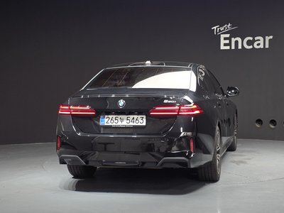 2025 BMW 5 SERIES 照片 4