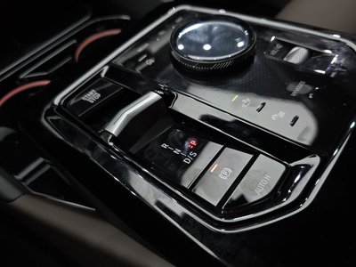 2025 BMW 5 SERIES 照片 9