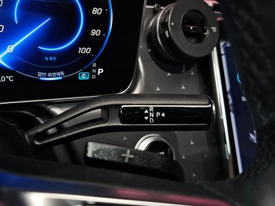 MERCEDES-BENZ EQE - 9