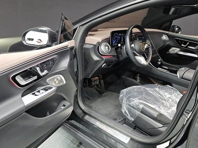 MERCEDES-BENZ EQE - 10