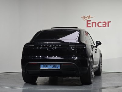 PORSCHE MACAN - 3