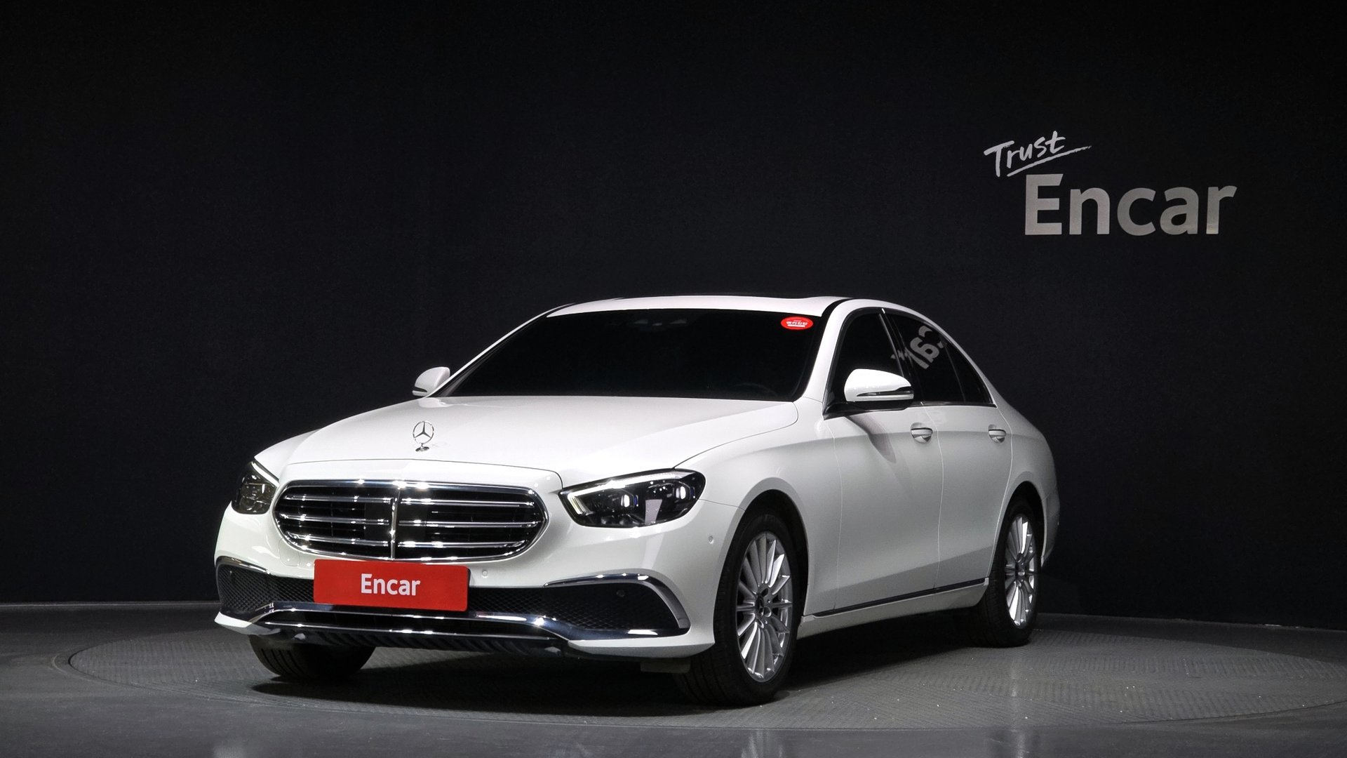 MERCEDES-BENZ E-CLASS - View 1