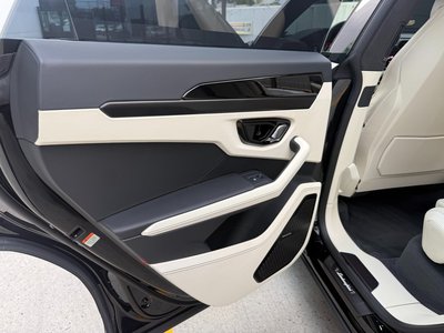 2025 Lamborghini URUS 照片 9