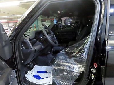 LAND ROVER DEFENDER - 7