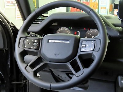 LAND ROVER DEFENDER - 8