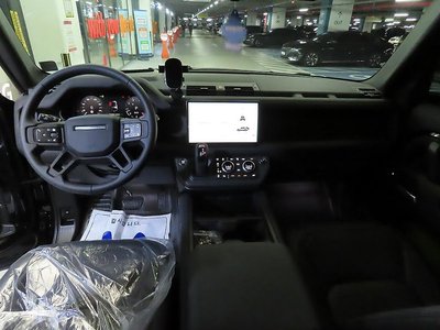 LAND ROVER DEFENDER - 10