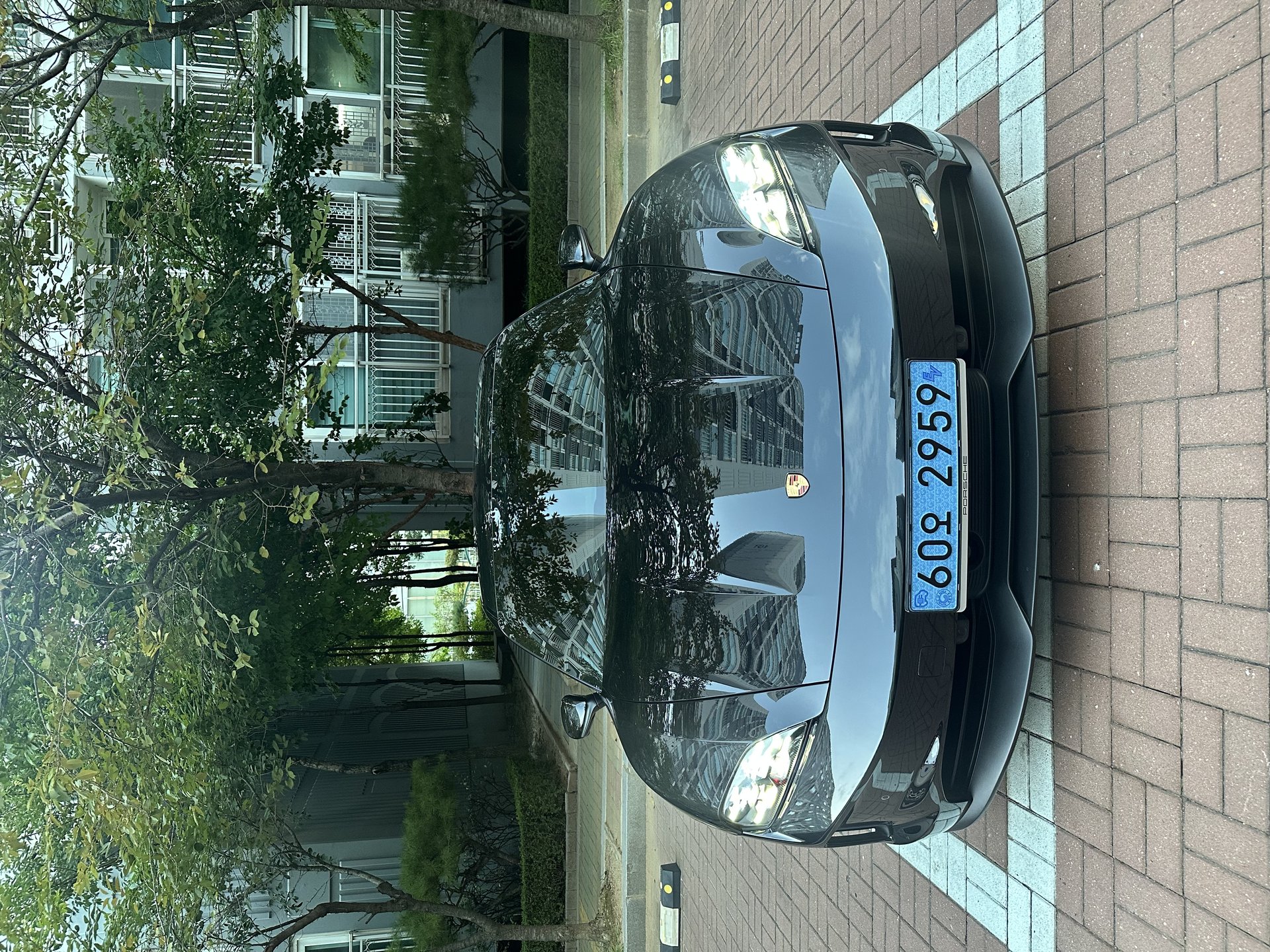 PORSCHE TAYCAN - View 1