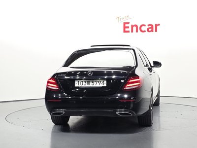 MERCEDES-BENZ E-CLASS - 4