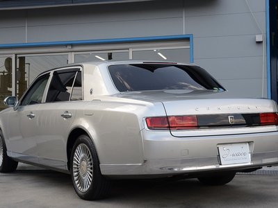 TOYOTA CENTURY - 2