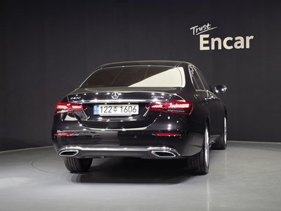 MERCEDES-BENZ E-CLASS - 4