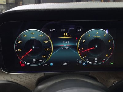 MERCEDES-BENZ E-CLASS - 8