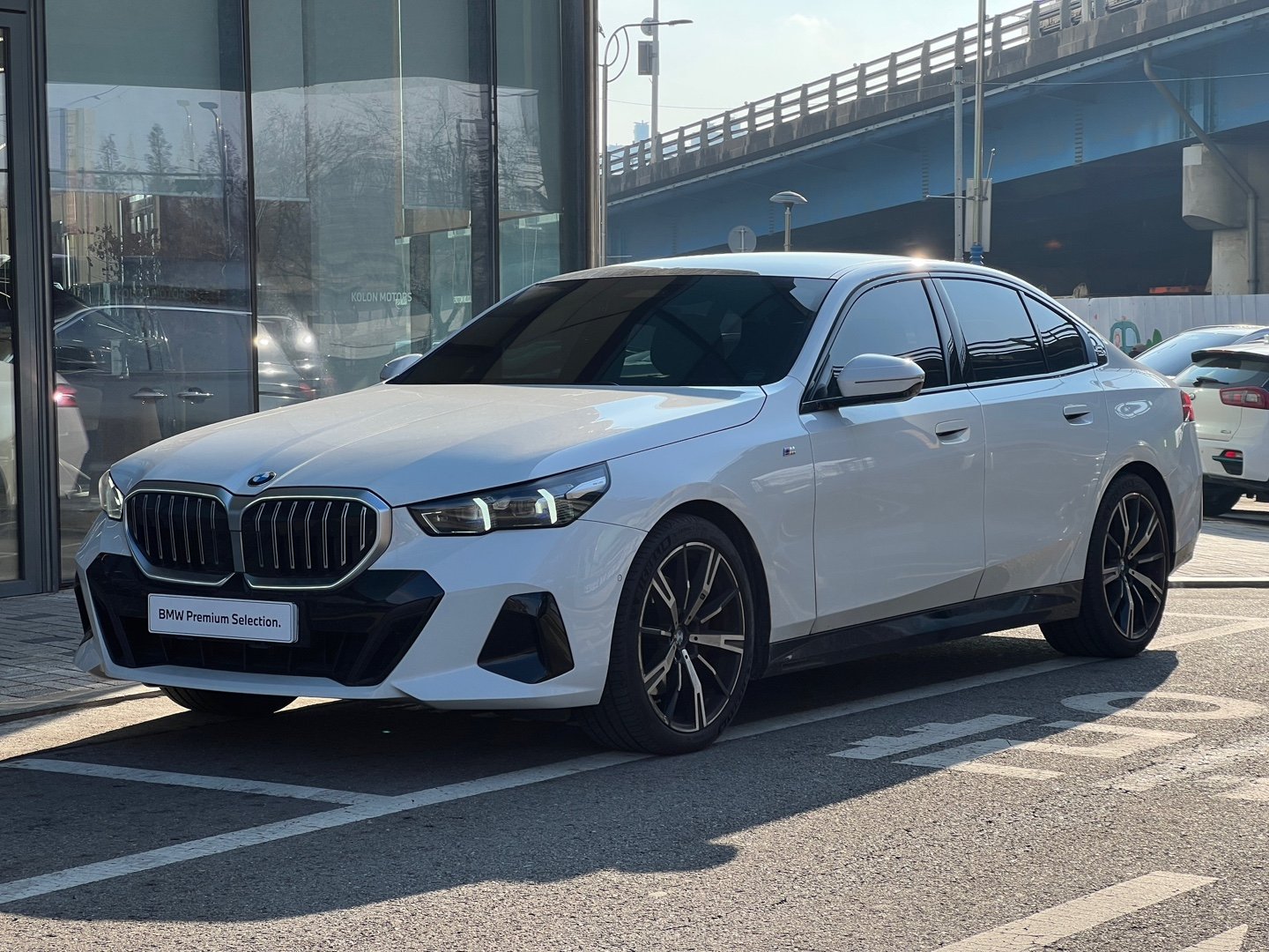 BMW 5 SERIES - View 1