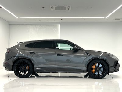 LAMBORGHINI URUS - 7