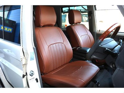 TOYOTA LAND CRUISER 70 - 6