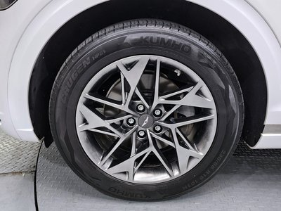 صورة 6 لـ 2021 Genesis GV70