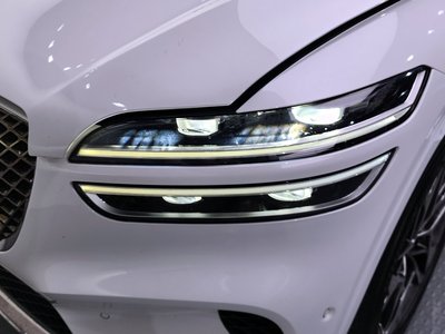 صورة 9 لـ 2021 Genesis GV70