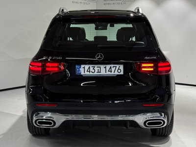 MERCEDES-BENZ GLB - 4