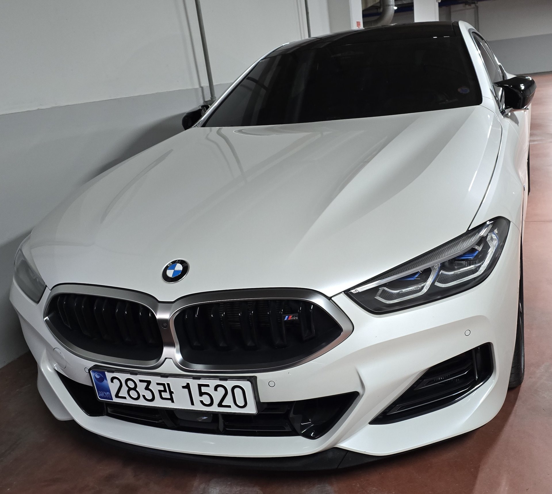 BMW 8 SERIES - View 1