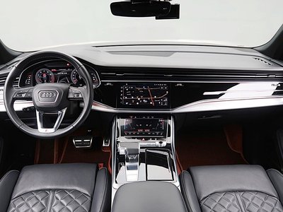 AUDI Q8 - 8