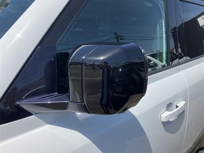 LAND ROVER DEFENDER - 8