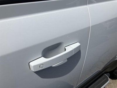 LAND ROVER DEFENDER - 9