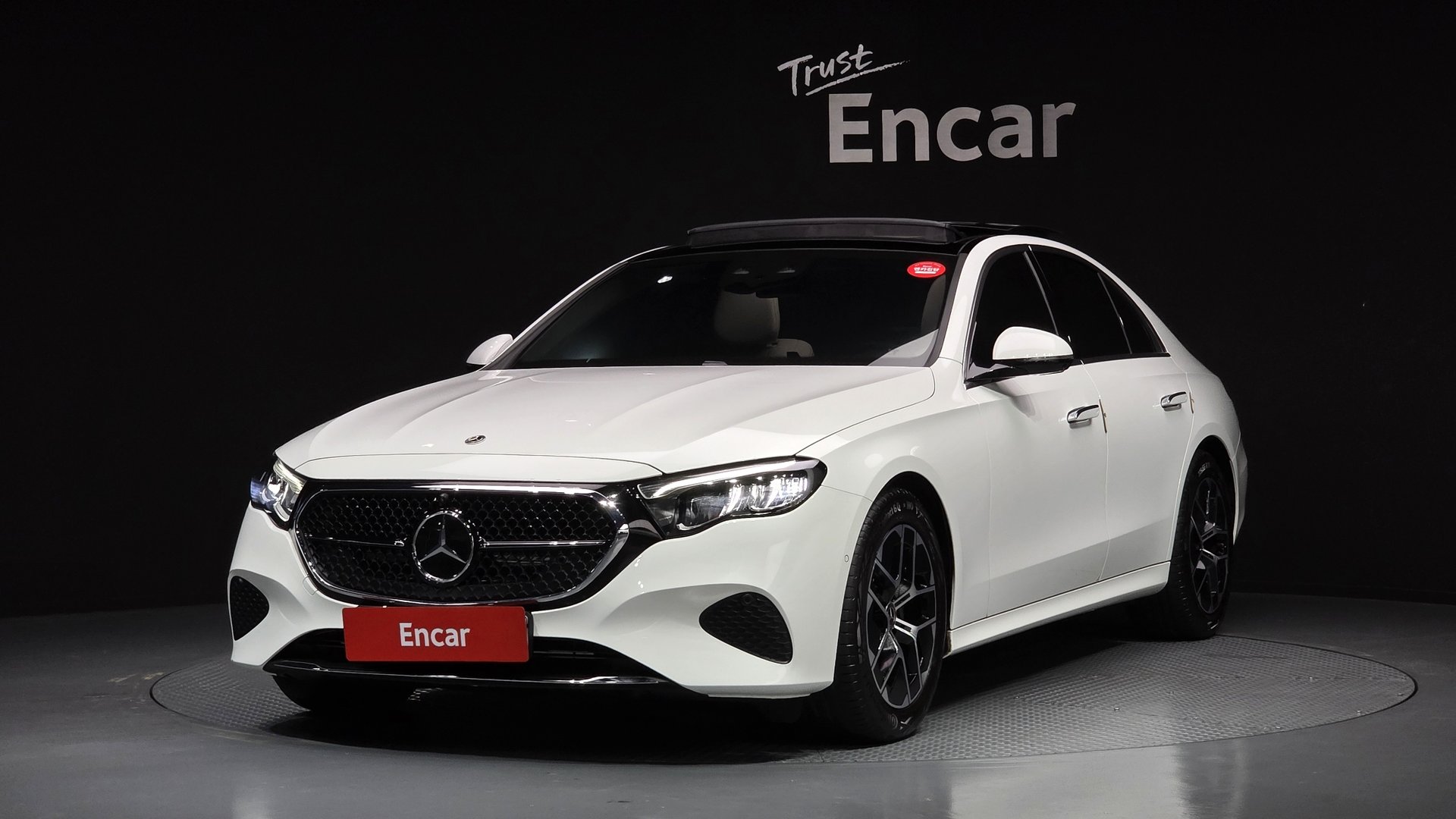 MERCEDES-BENZ E-CLASS - View 1