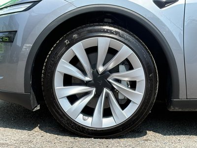 2025 Tesla MODEL Y — фото 10