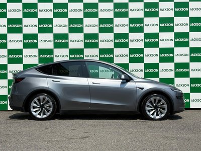 2025 Tesla MODEL Y — фото 6