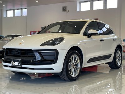 PORSCHE MACAN - 8