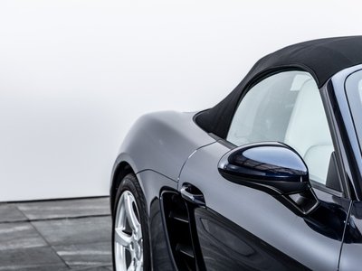 2022 Porsche 718 thumbnail 19