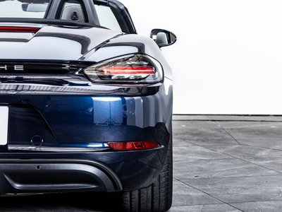 2022 Porsche 718 thumbnail 38