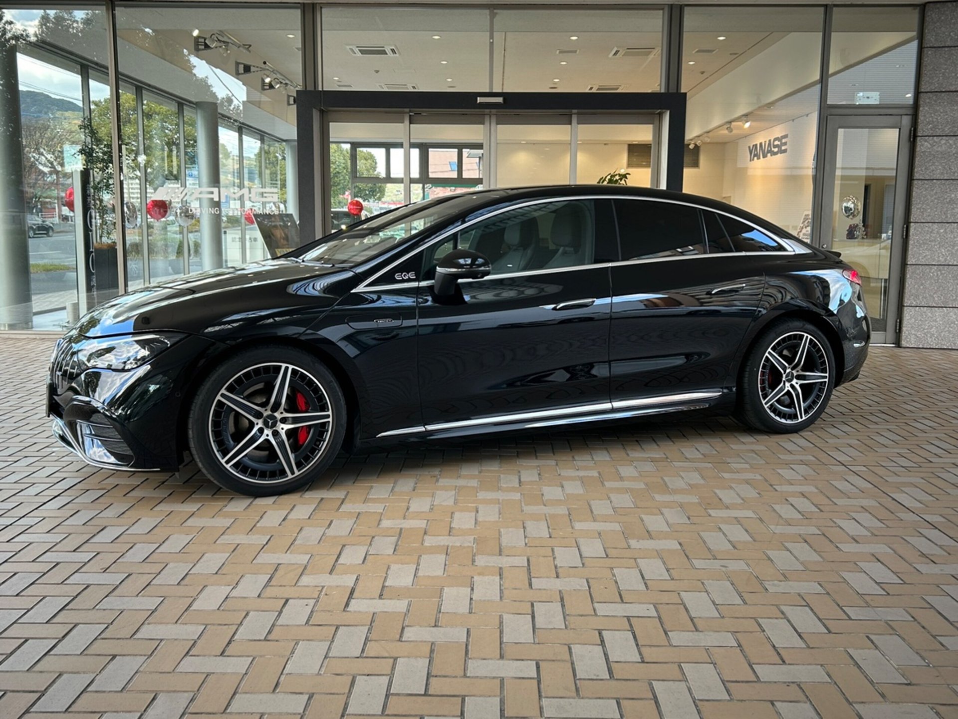 MERCEDES-BENZ EQE AMG - View 1