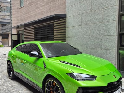 LAMBORGHINI URUS - 3