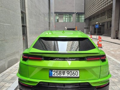 LAMBORGHINI URUS - 5